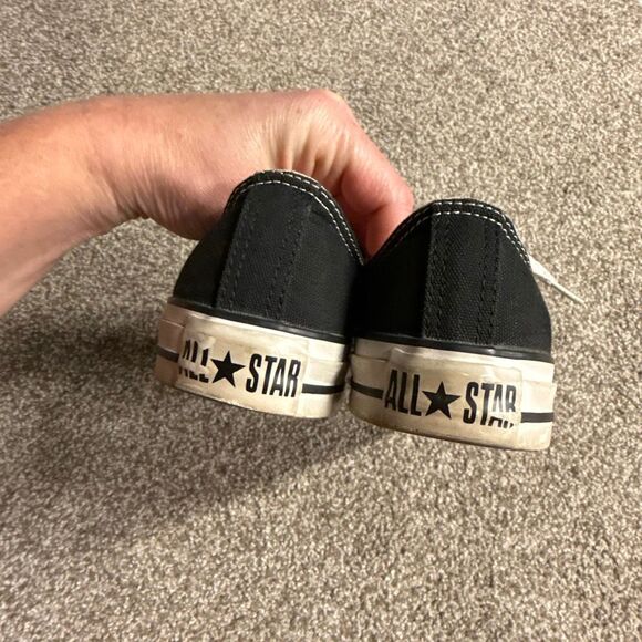 Converse Chuck Taylor Low Tops Size 8 - Picture 3 of 6